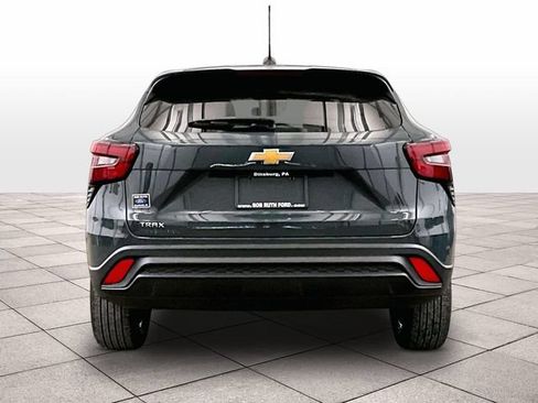 Used 2026 Chevrolet Trax LS FWD image 4