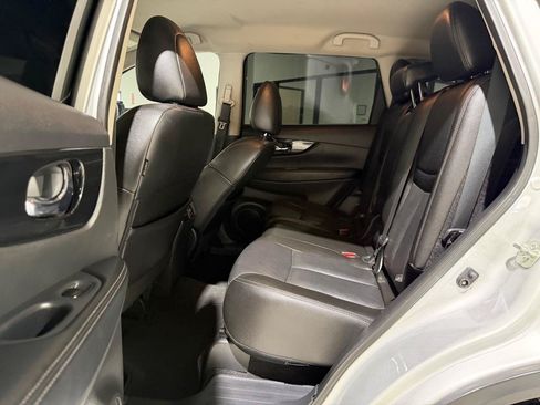Used 2019 Nissan Rogue SL FWD image 15