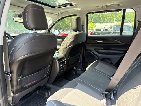 Used 2023 Jeep Grand Cherokee Laredo w/ Luxury Tech Group I AWD/4WD image 26