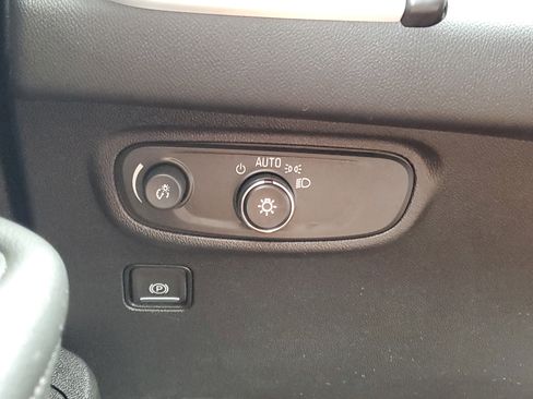 Used 2024 GMC Terrain SLE image 29