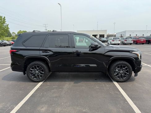 Used 2024 Toyota Sequoia Platinum AWD/4WD image 9