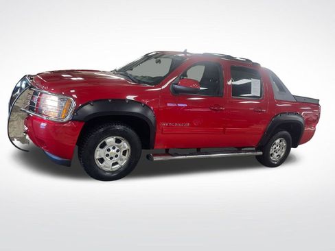 Used 2011 Chevrolet Avalanche LS AWD/4WD image 2