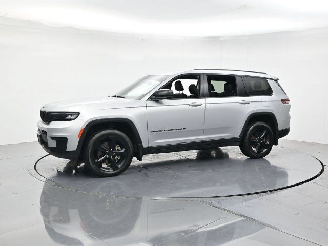 Used 2023 Jeep Grand Cherokee L Altitude AWD/4WD image 6