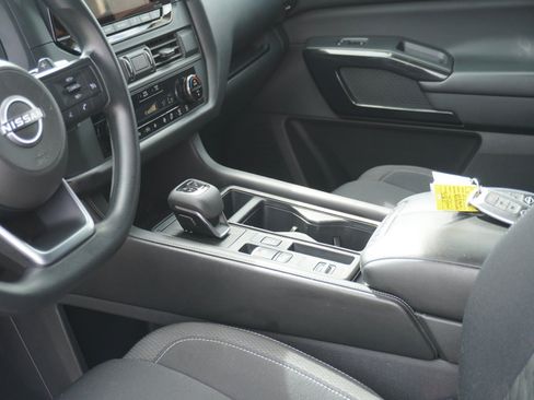 Used 2024 Nissan Pathfinder S FWD image 19