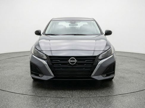 Used 2025 Nissan Altima 2.5 SV FWD image 2