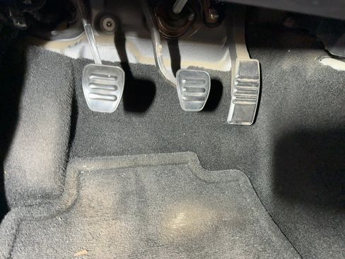 Used 2005 Ford Mustang GT RWD image 16