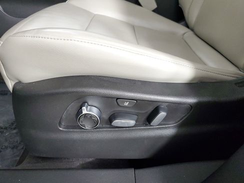 Used 2020 Cadillac XT4 Premium Luxury image 29