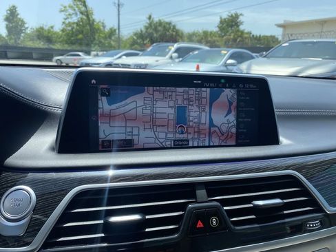 Used 2021 BMW 745e xDrive w/ Premium Package AWD/4WD image 7