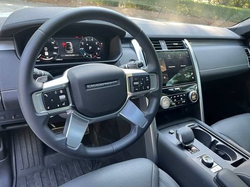 Used 2025 Land Rover Discovery Dynamic SE AWD/4WD image 6