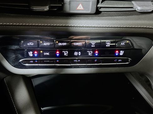 Used 2023 Buick Envision Avenir AWD/4WD image 16