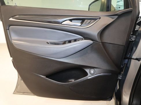 Used 2019 Buick Enclave Essence FWD image 12