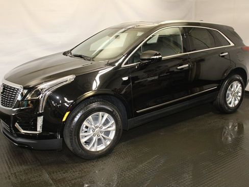 New 2025 Cadillac XT5 Luxury image 2