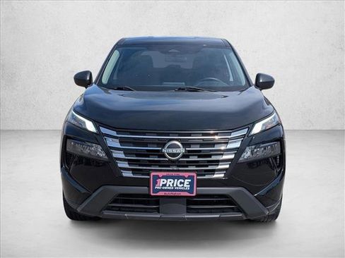 Used 2024 Nissan Rogue S image 2