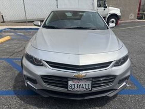 Used 2018 Chevrolet Malibu LT FWD image 2