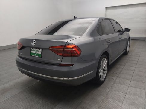 Used 2019 Volkswagen Passat Wolfsburg Edition FWD image 9