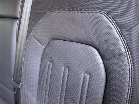 Certified 2022 Land Rover Defender 110 X-Dynamic HSE image 16