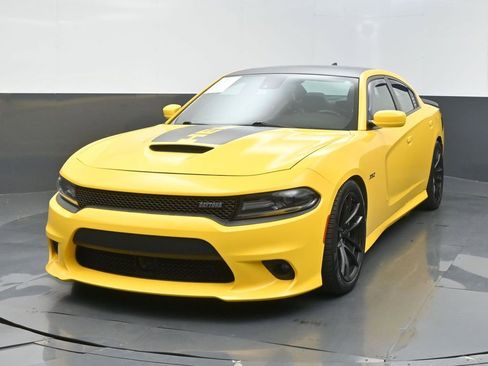 Used 2017 Dodge Charger R/T RWD image 2