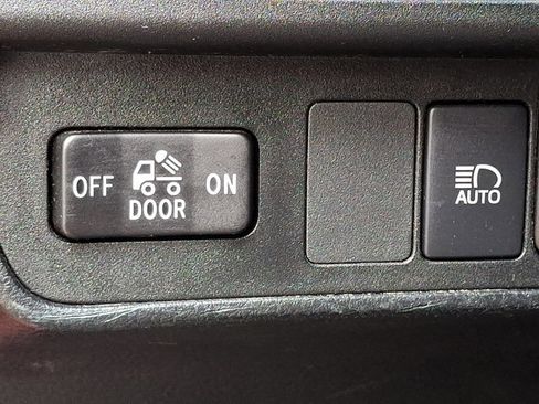 Certified 2018 Toyota Tacoma SR w/ SR Convenience Package image 25