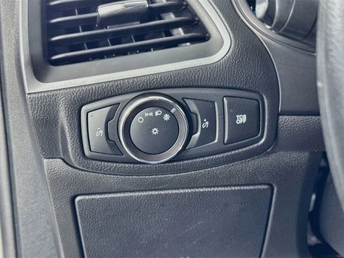 Used 2020 Ford Edge SE FWD image 10