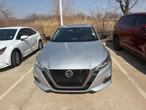 Used 2021 Nissan Altima 2.5 SR w/ SR Premium Package image 2