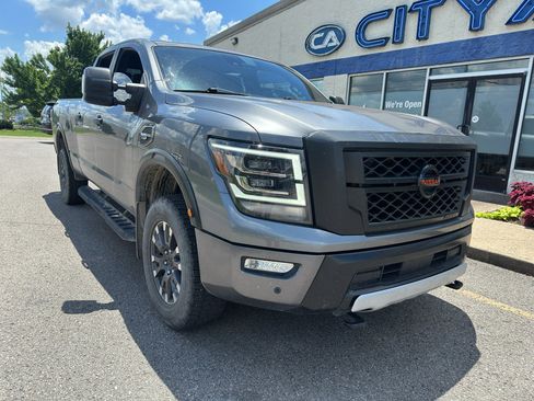 Used 2022 Nissan Titan PRO-4X AWD/4WD image 2