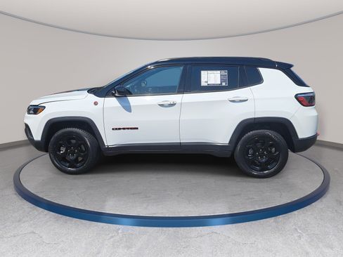 Used 2023 Jeep Compass Trailhawk AWD/4WD image 8
