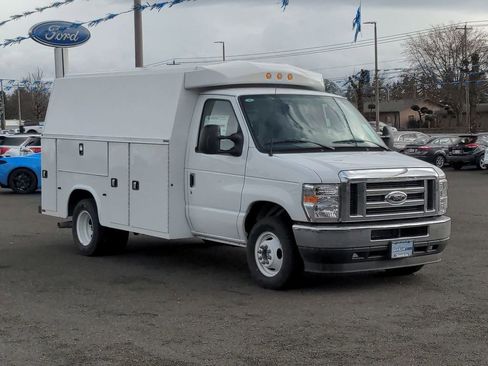 New 2024 Ford E-350 and Econoline 350 Super Duty w/ Power Windows & Locks Group RWD image 7