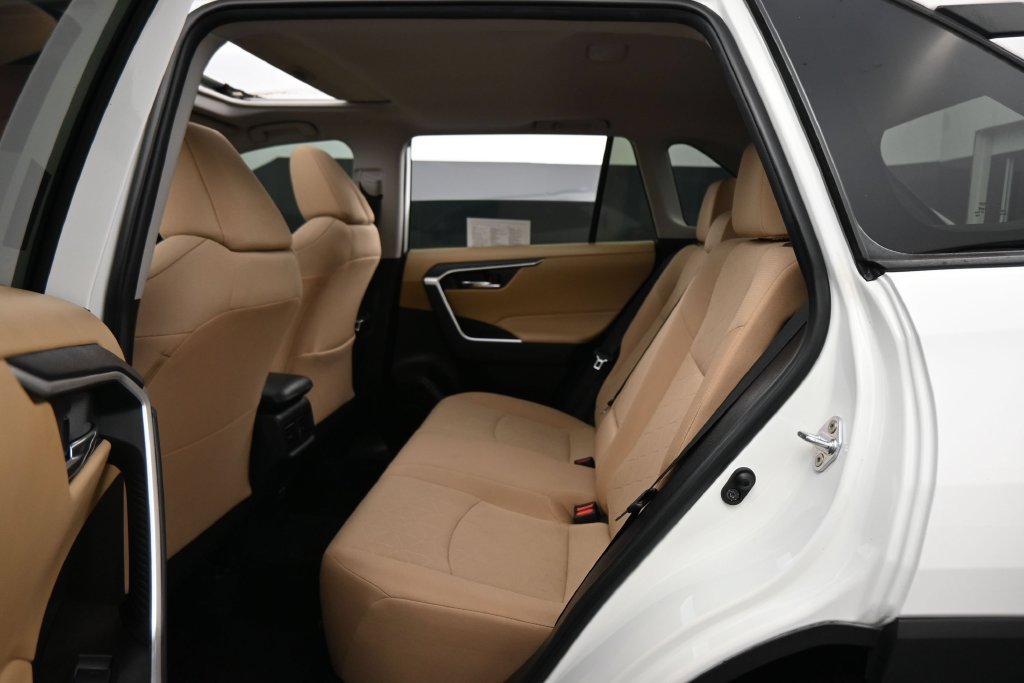 Used 2022 Toyota RAV4 XLE w/ Convenience Package FWD image 16
