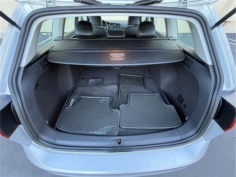 Used 2017 Volkswagen Golf S image 25