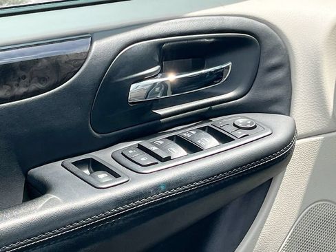 Used 2018 Dodge Grand Caravan SE w/ UConnect Hands-Free Group FWD image 17