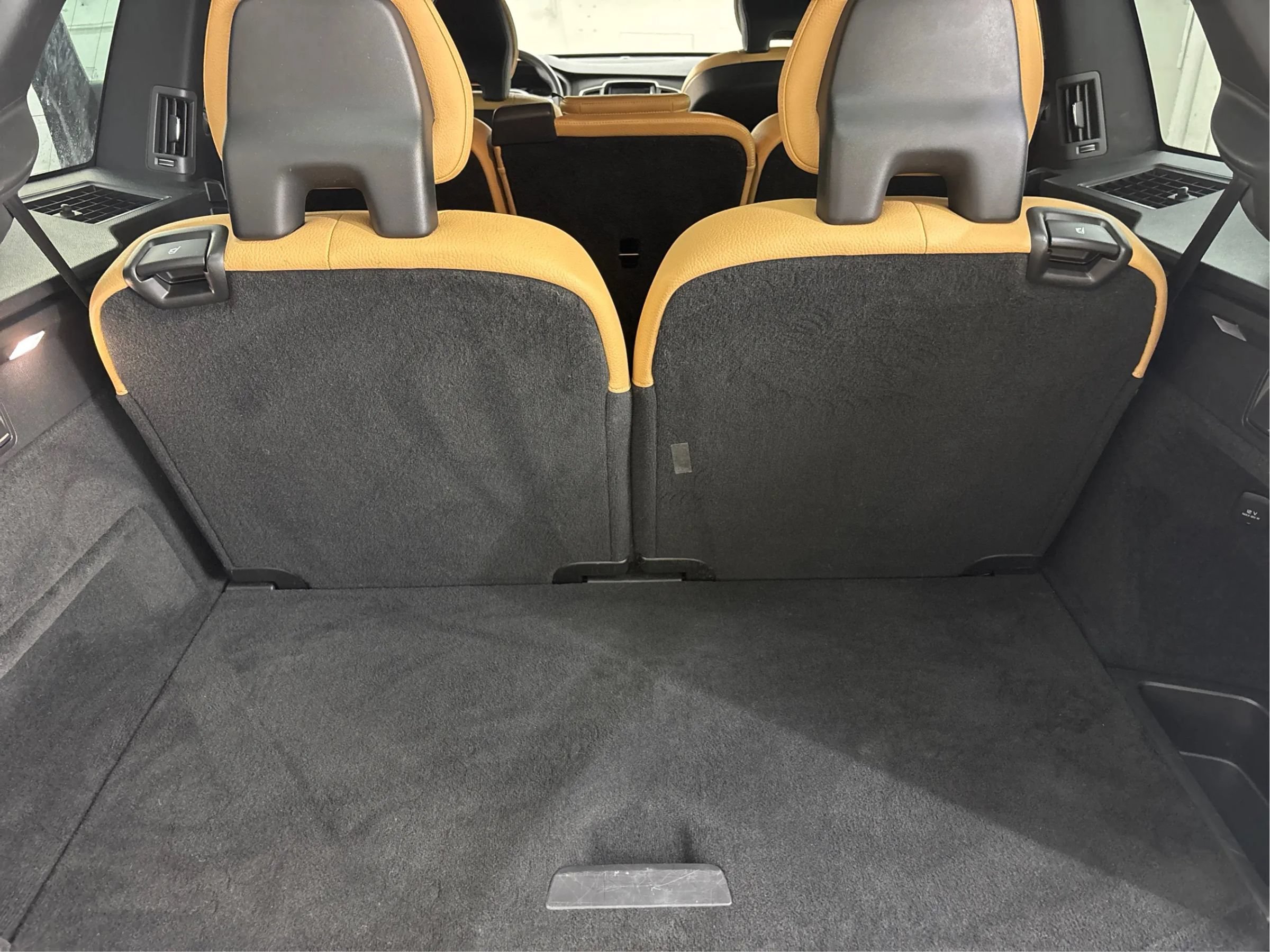Used 2019 Volvo XC90 T6 Momentum AWD/4WD image 16