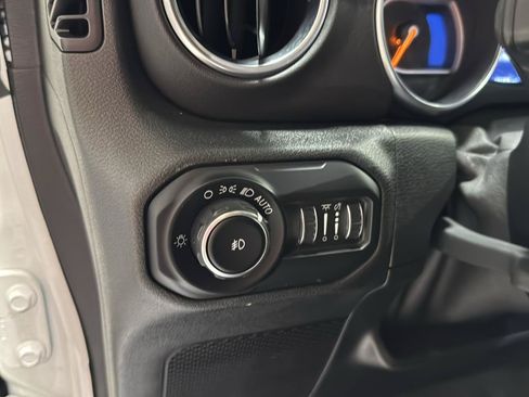 Used 2020 Jeep Wrangler Unlimited Sahara w/ Dual Top Group AWD/4WD image 19