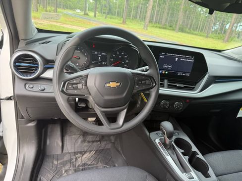 New 2026 Chevrolet Trax LS w/ LS Convenience Package FWD image 15