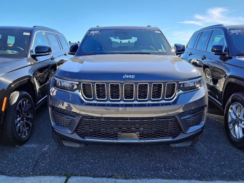 New 2025 Jeep Grand Cherokee Laredo X image 2