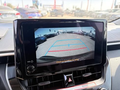 Used 2025 Toyota Corolla LE FWD image 16