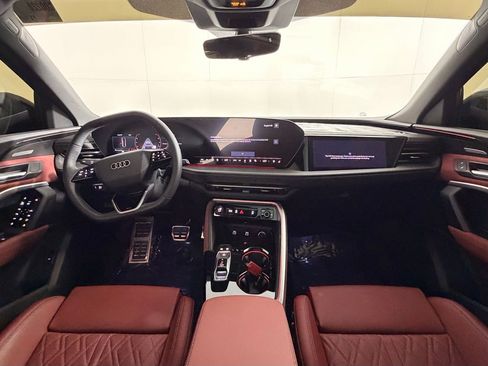 Used 2025 Audi SQ5 Prestige w/ Prestige Package AWD/4WD image 16