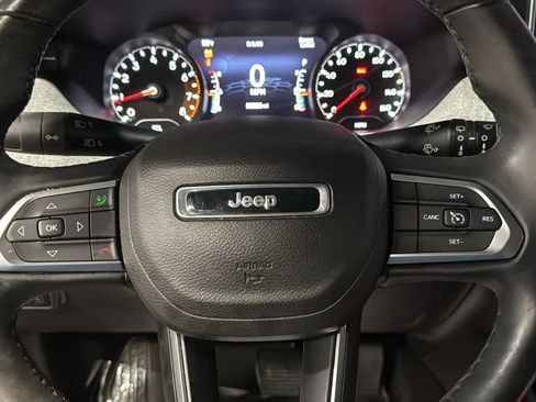 Used 2022 Jeep Compass Latitude w/ Sun and Sound Group AWD/4WD image 12