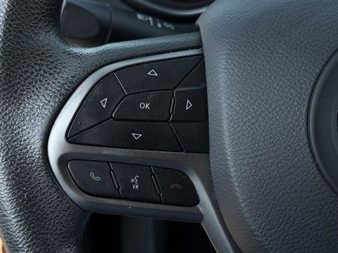 Used 2020 Jeep Cherokee Latitude image 16