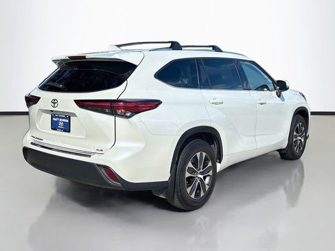 Used 2021 Toyota Highlander XLE image 5