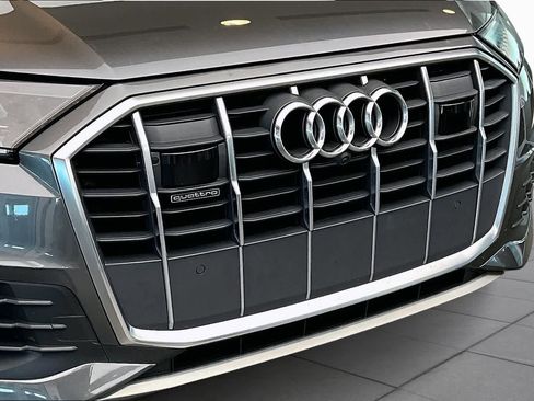 Used 2023 Audi Q7 3.0T Premium Plus w/ Premium Plus Package AWD/4WD image 32