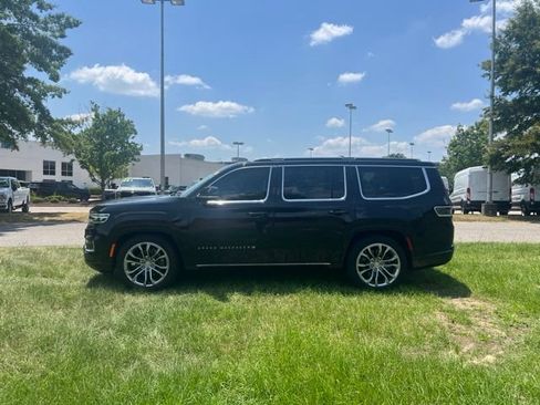 Used 2023 Jeep Grand Wagoneer Series II w/ Flexible Seating Group AWD/4WD image 2