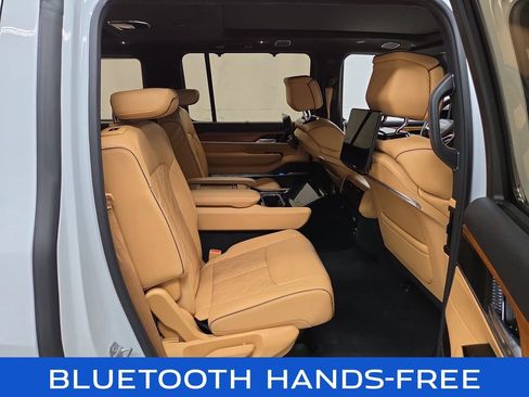 Used 2022 Jeep Grand Wagoneer Series III w/ Rear-Seat Entertainment Group AWD/4WD image 11
