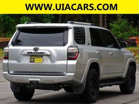 Used 2021 Toyota 4Runner SR5 Premium w/ Moonroof Package RWD image 9