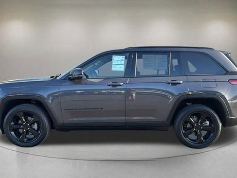 Used 2023 Jeep Grand Cherokee Altitude AWD/4WD image 5