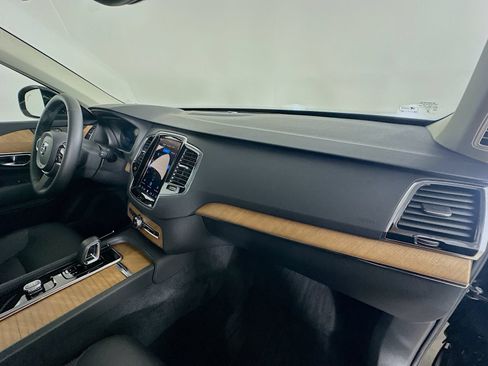 Used 2025 Volvo XC90 T8 Plus w/ Protection Package Premier AWD/4WD image 45