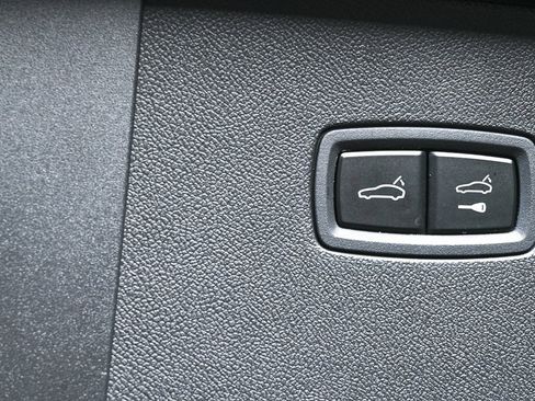 Certified 2025 Porsche Cayenne S image 41