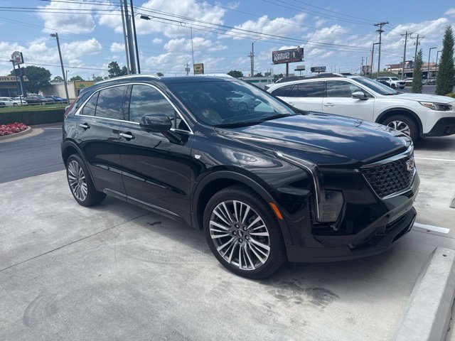 Used 2024 Cadillac XT4 Premium Luxury w/ Active Safety Package FWD image 3