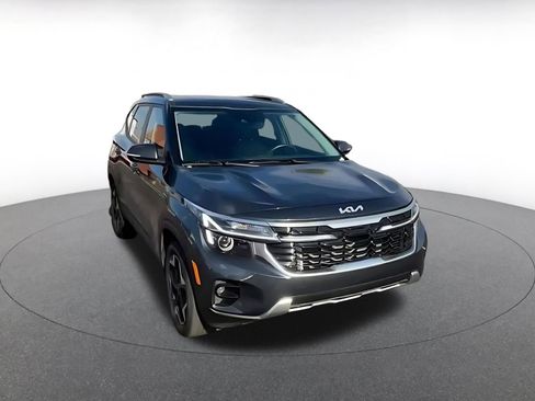 Used 2025 Kia Seltos S image 3