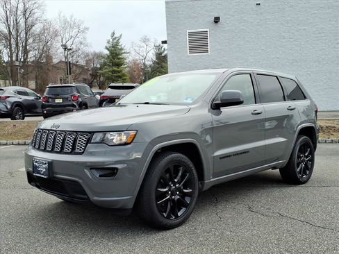 Used 2020 Jeep Grand Cherokee Altitude image 3