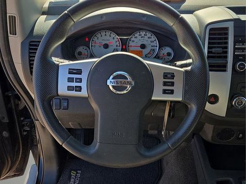 Used 2014 Nissan Frontier Desert Runner image 18